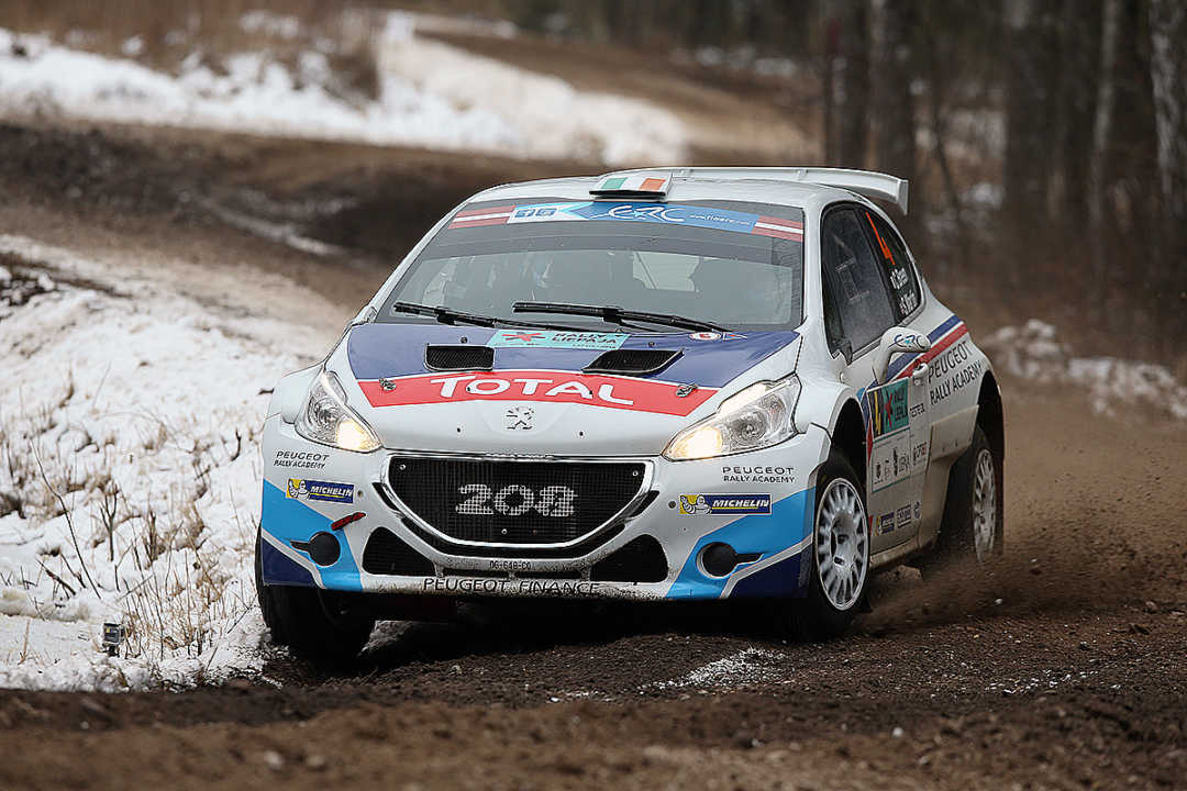 Craig Breen se queda solo